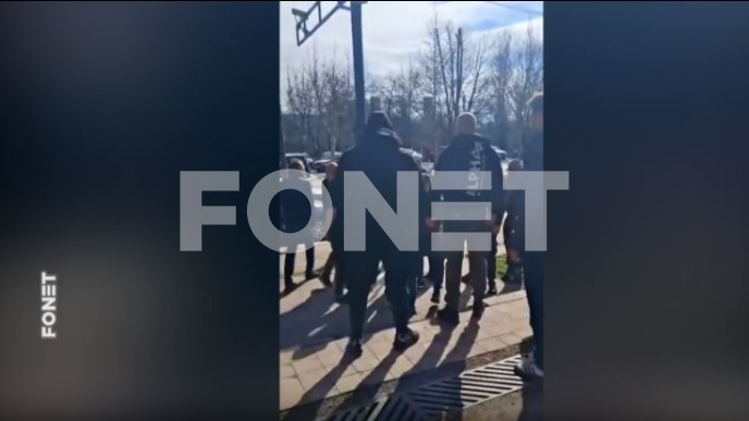 Napadnut posmatrač Crte